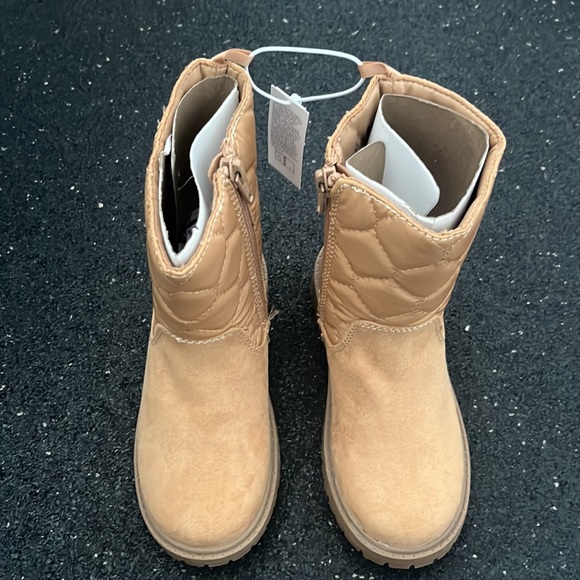 BNWT Old Navy Toddler Girls Boots Size 10 - Picture 2 of 5